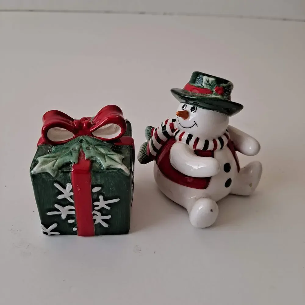 Vintage Fitz and Floyd Snowman Gift Box Christmas Holiday Salt & Pepper Shaker